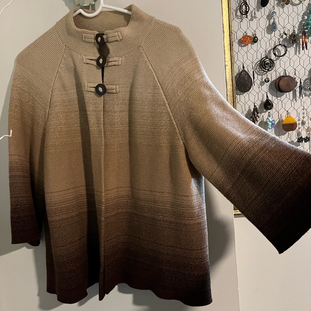 Cuteeeee cardigan with bell sleeves and buttons.